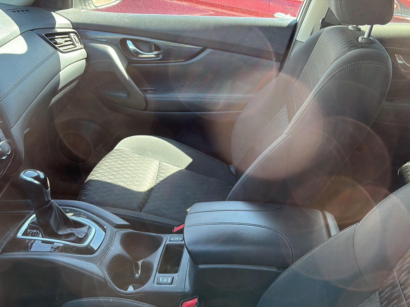 Used 2018 Glacier White Nissan SV image 2
