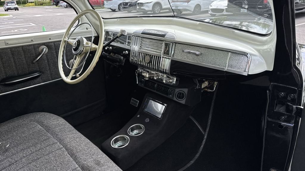 2022 Chrysler Voyager LX - Photo 14