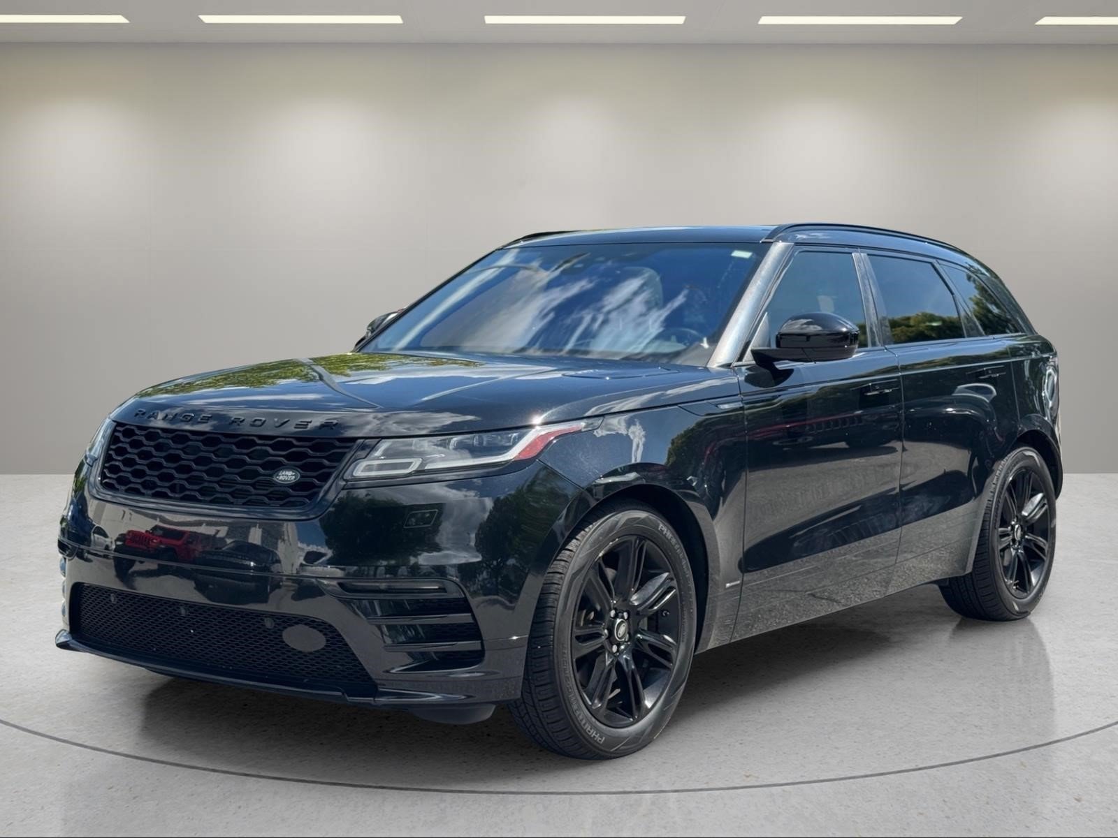 Used 2020  Land Rover R-Dynamic S image 1