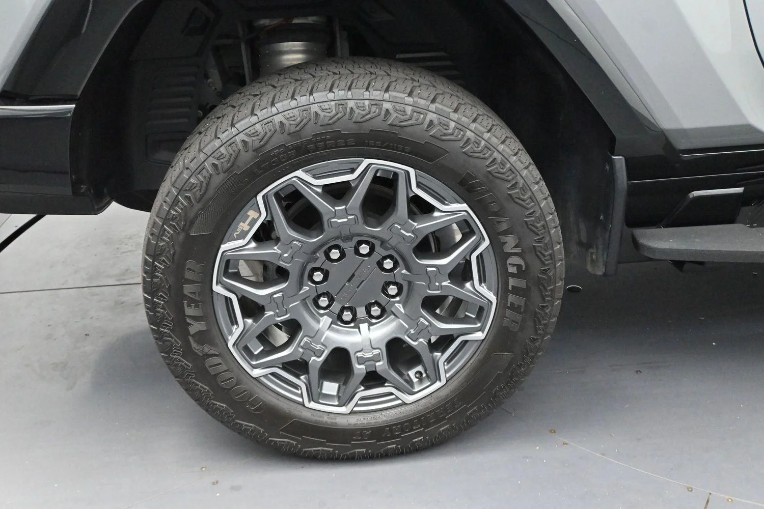 Used 2024 Meteorite Metallic (Grey) GMC 3X image 40