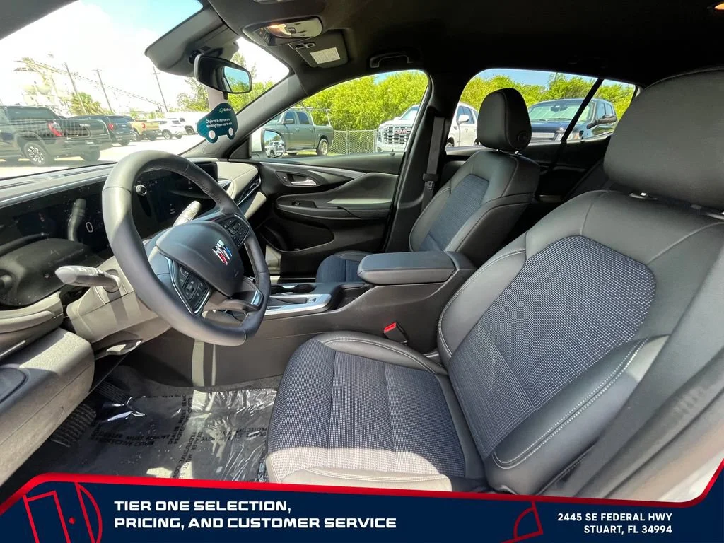 Used 2025 Summit White Buick Preferred image 10