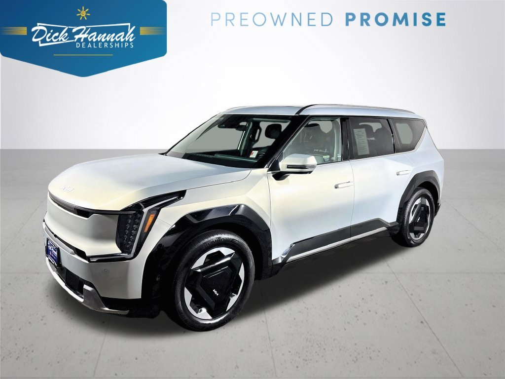 Used 2024 White Kia Land image 1