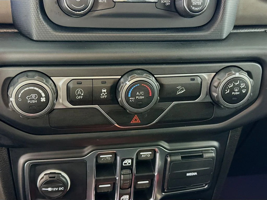 Used 2019 Hellayella Clearcoat Jeep Unlimited Sport S image 16