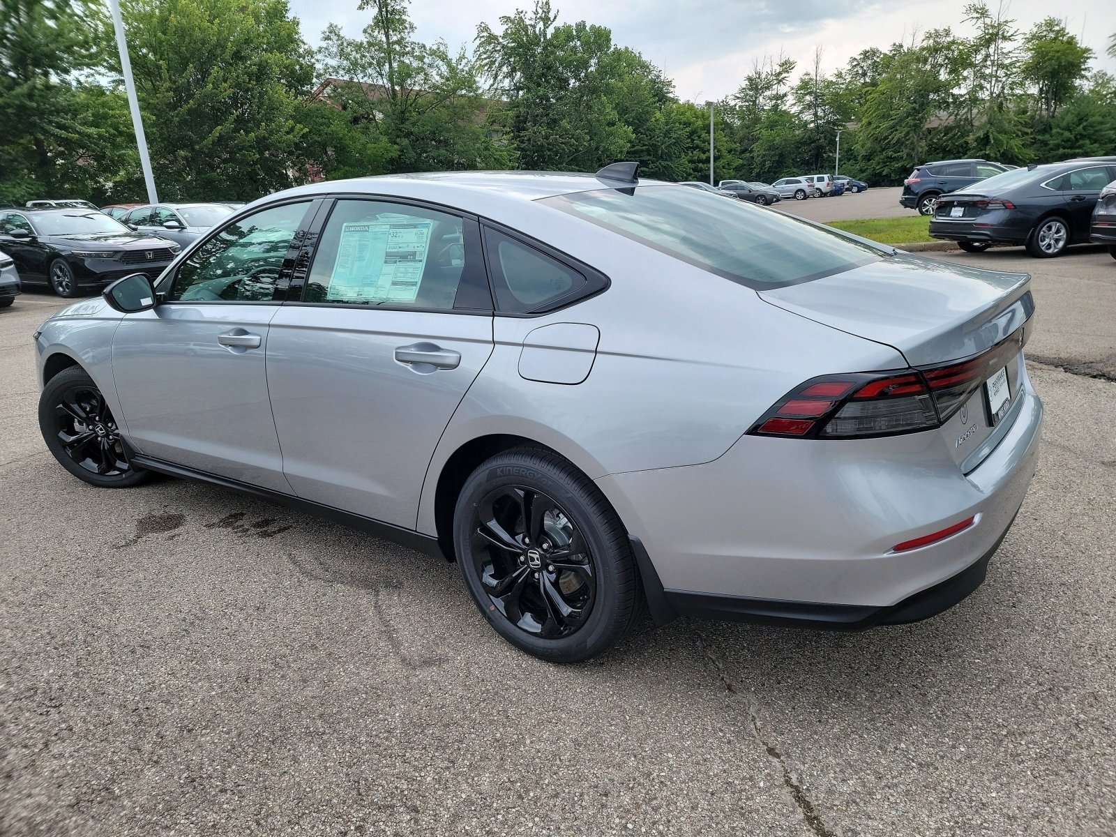 Used 2025 Silver Honda SE image 16