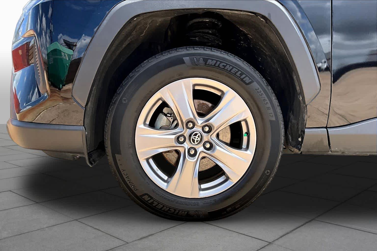 2023 Toyota RAV4 XLE - Photo 11