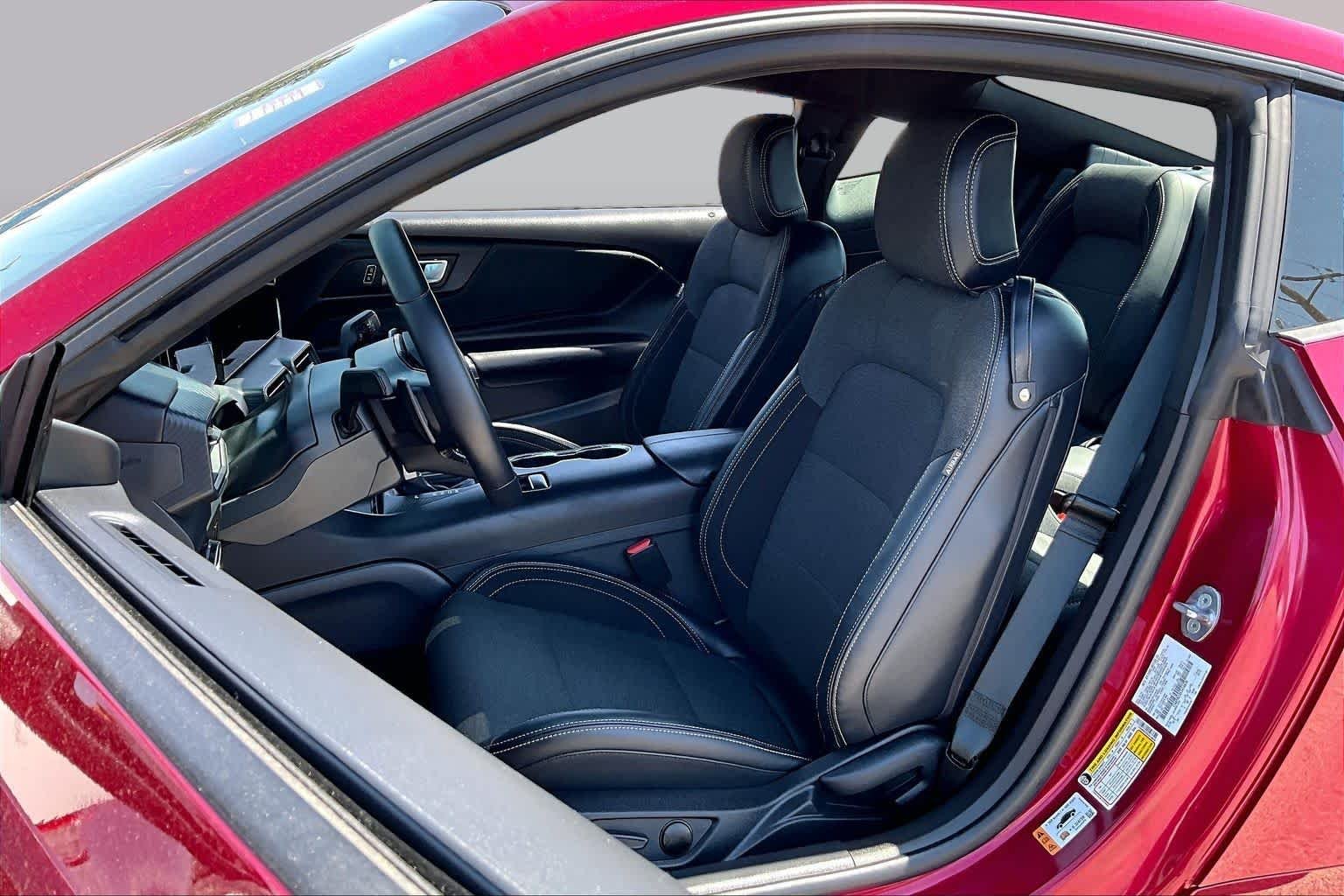 Used 2025 Molten Magenta Metallic Tri-coat Ford GT image 8