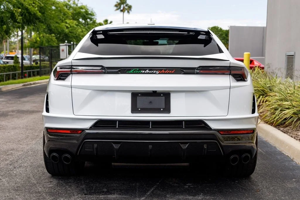 Used 2024 White Lamborghini Performante image 4