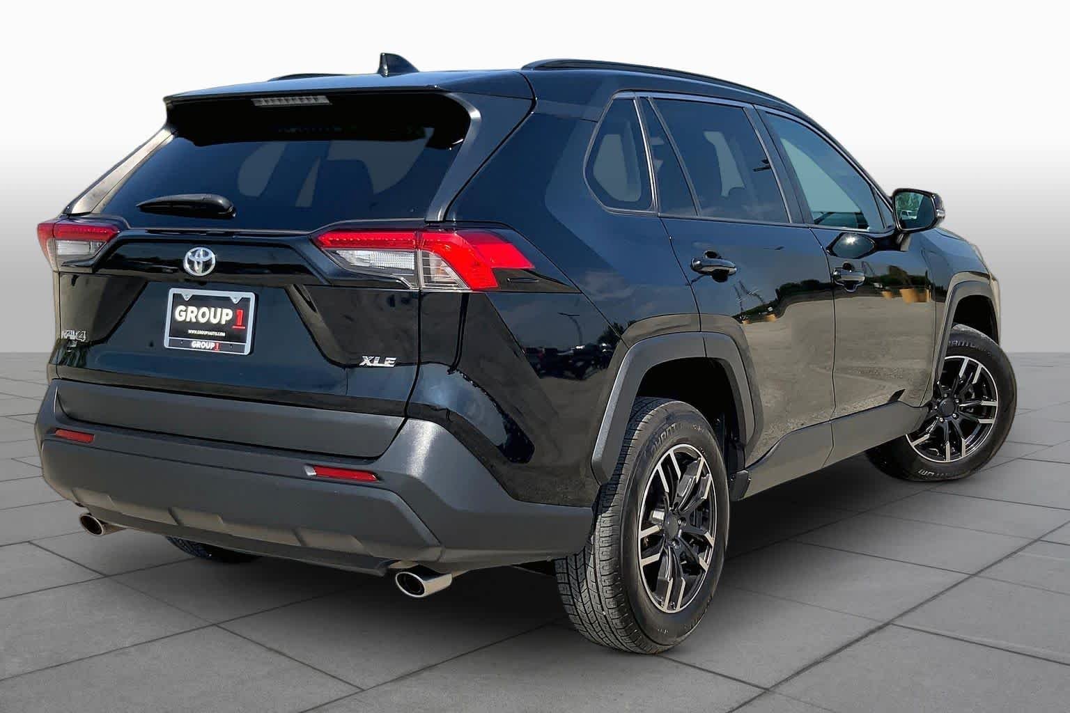 Used 2020 Midnight Black Metallic Toyota XLE image 13