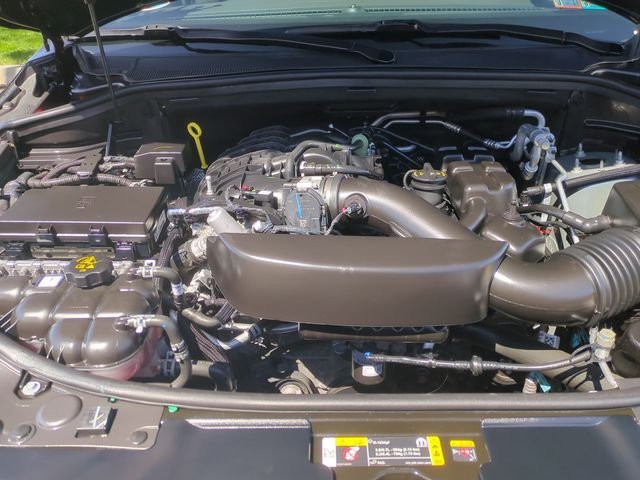 Used 2024  Dodge SXT Plus image 32