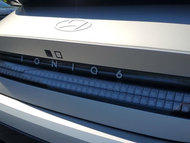 Used 2023 Gold Hyundai SEL image 7