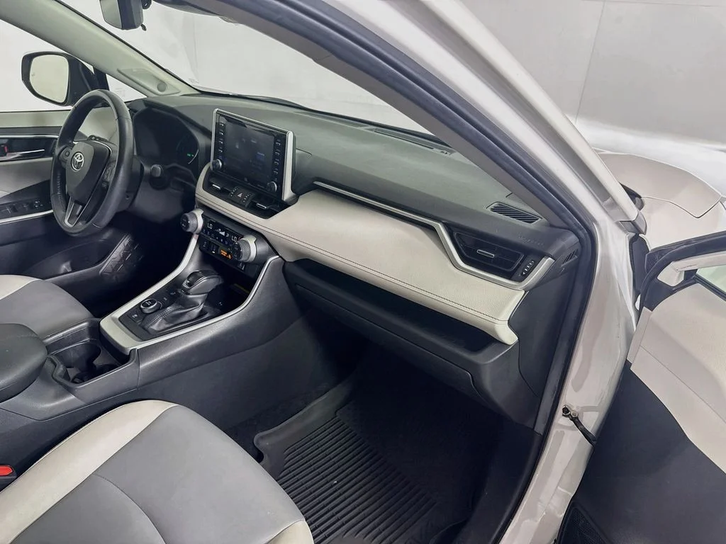 Certified Used 2021 Blizzard Pearl Toyota Hybrid XLE Premium image 29