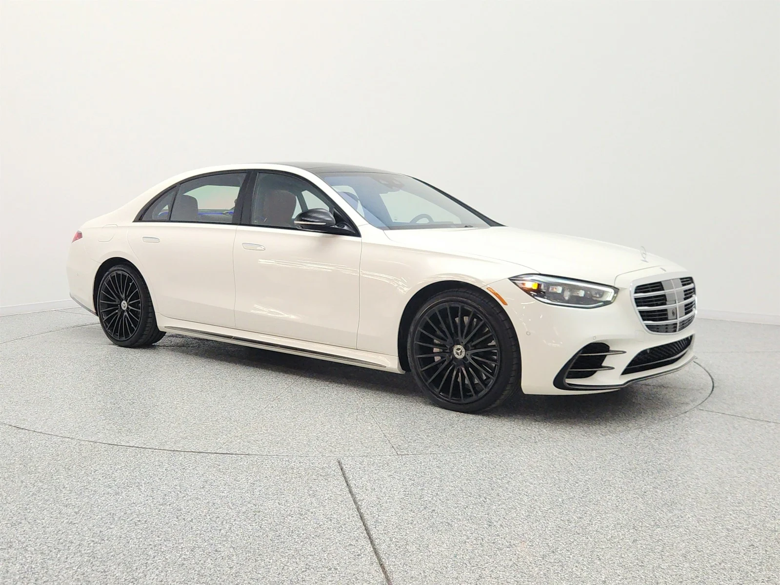 Certified Used 2023 MANUFAKTUR Diamond White Mercedes-Benz S 580 4MATIC® Sedan image 3