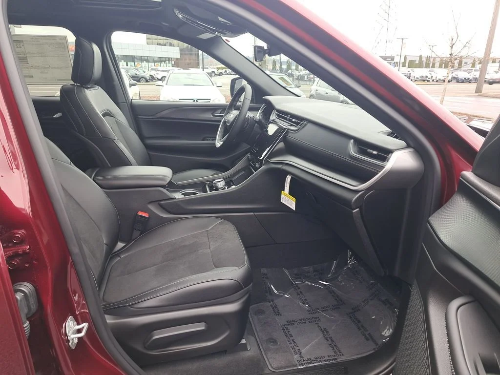 2025 Jeep Grand Cherokee Altitude - Photo 18