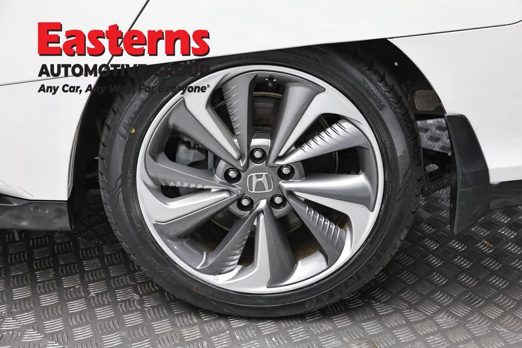 Used 2018 White Honda Touring image 8