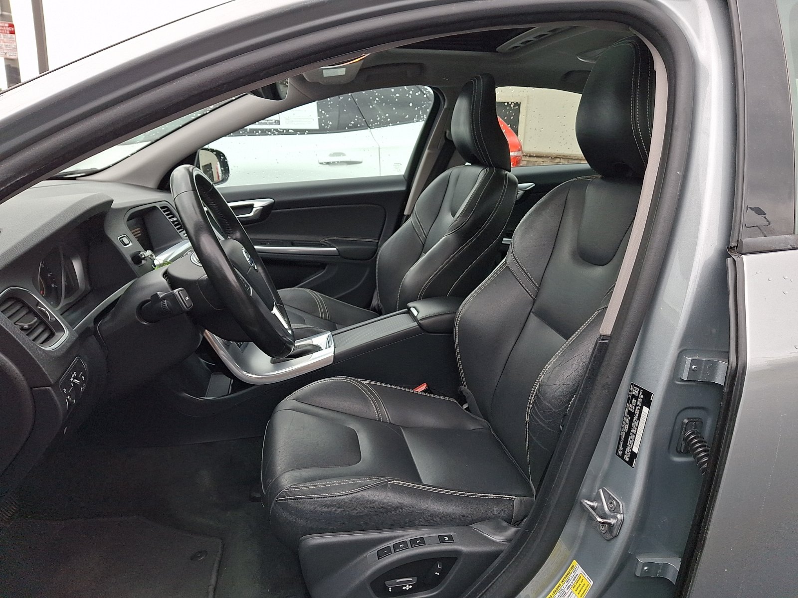 Used 2018 Electric Silver Metallic - 477 Volvo Dynamic image 13