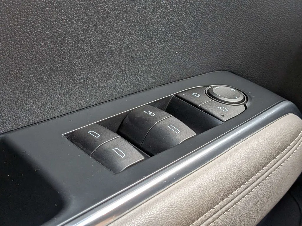 Used 2024 White GMC Elevation image 25