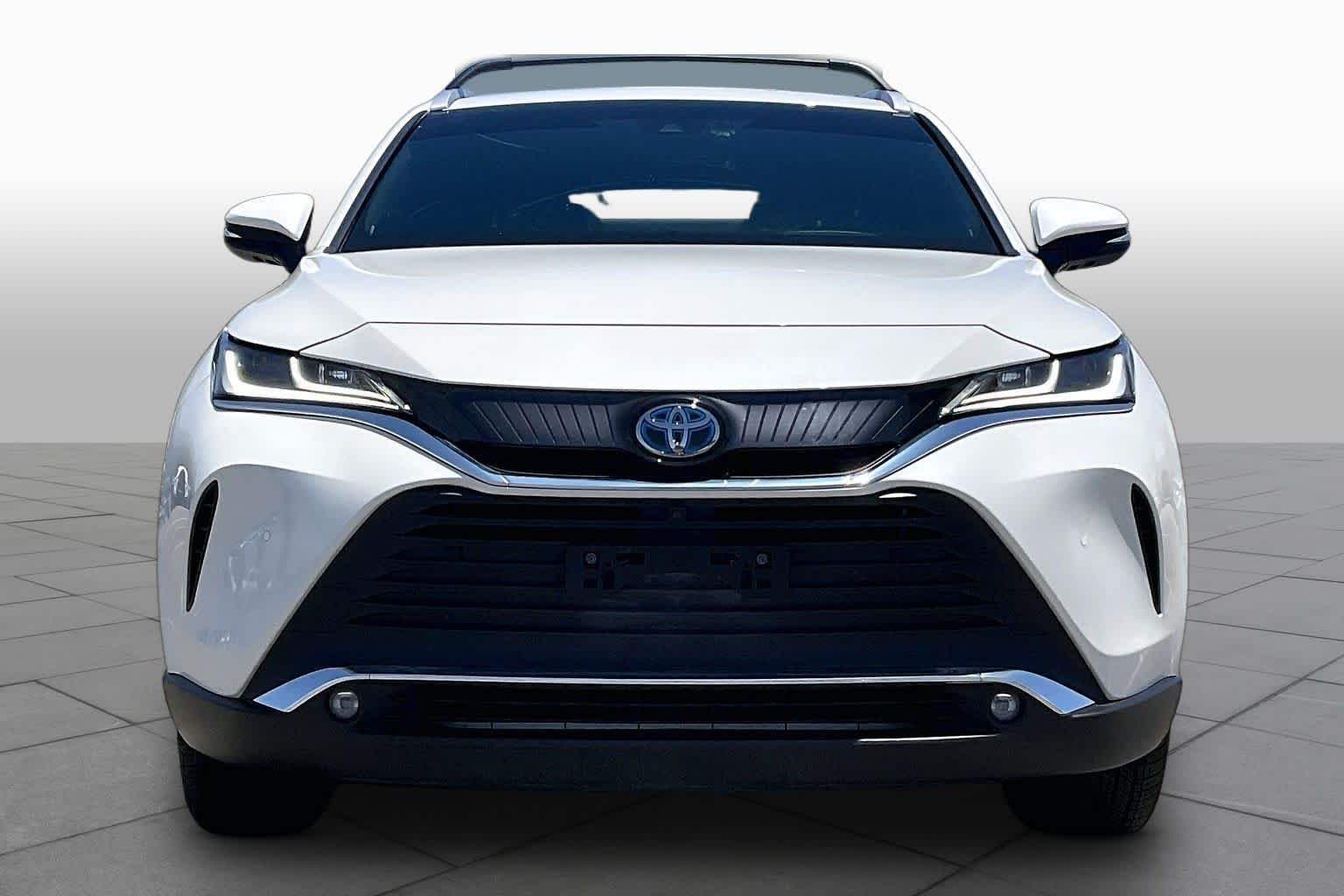 Used 2022 Blizzard Pearl Toyota Limited image 4