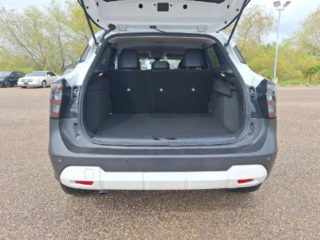 Certified Used 2025 White Nissan SR image 15