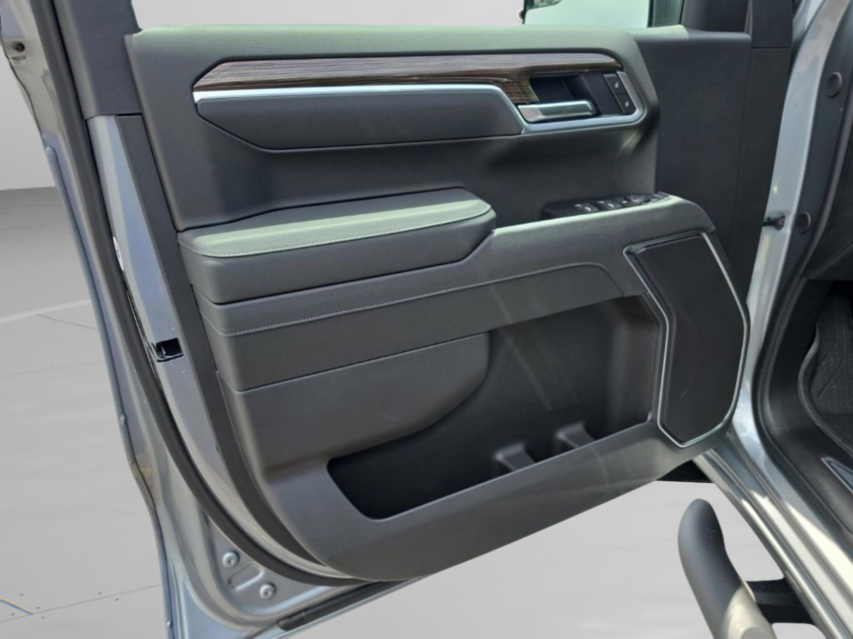 New 2026 Sterling Gray Metallic Chevrolet RST image 15