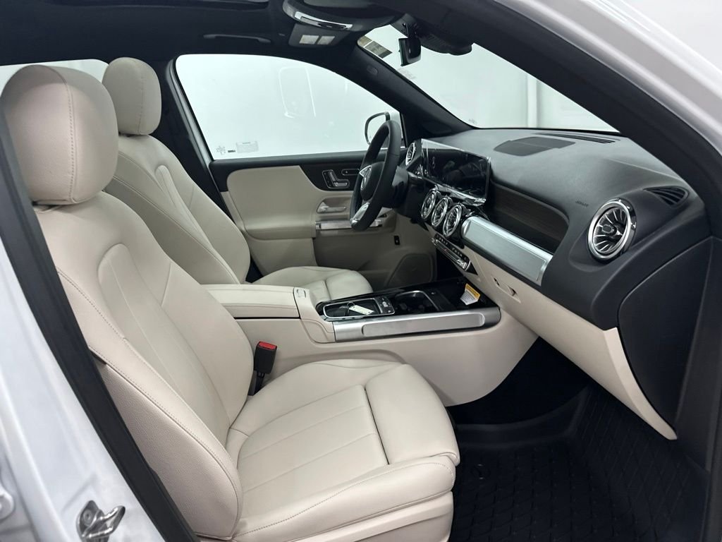 New 2026 Polar White Mercedes-Benz GLB 250 image 27