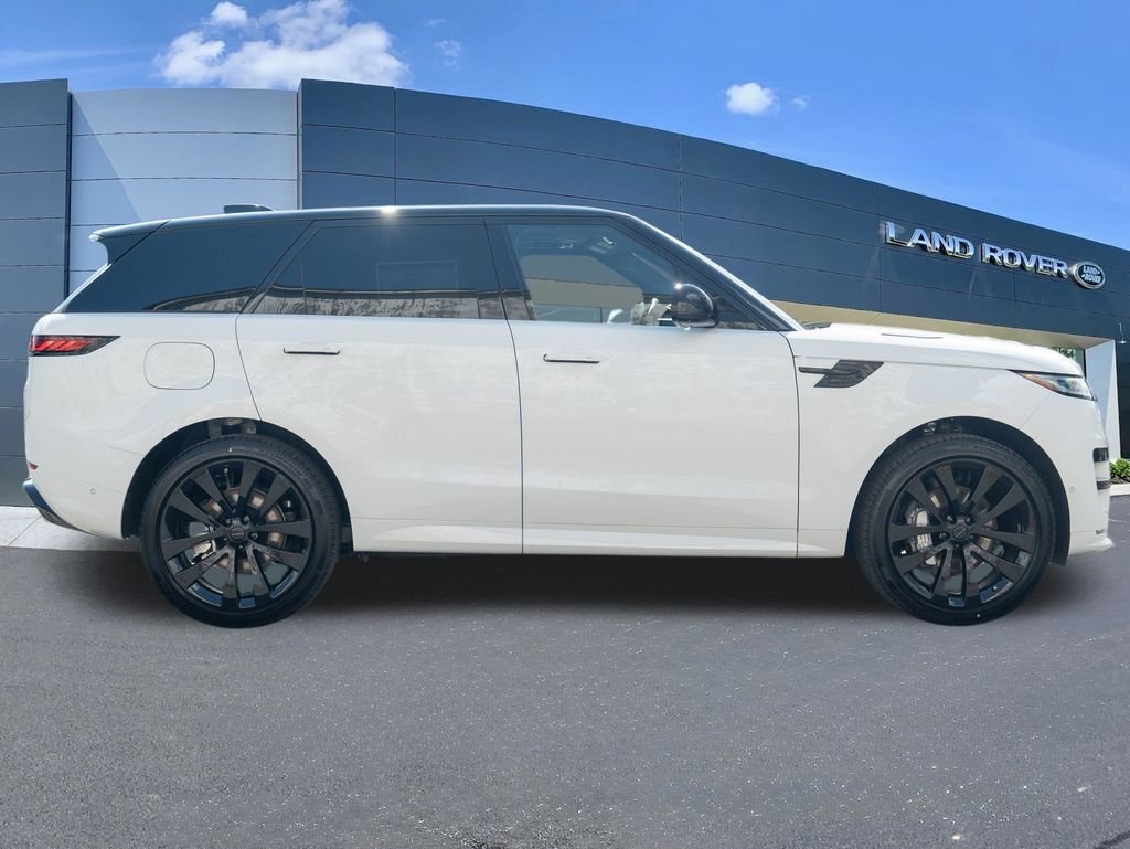 New 2026 Fuji White Land Rover Dynamic SE image 8