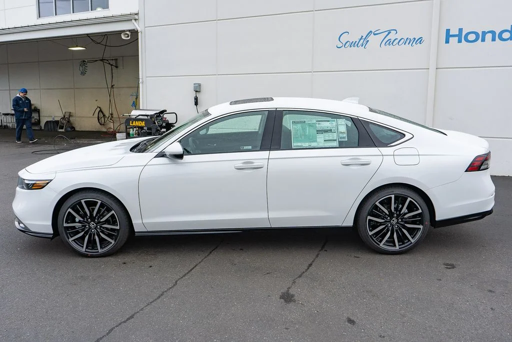 New 2026 Platinum White Pearl Honda Touring image 9