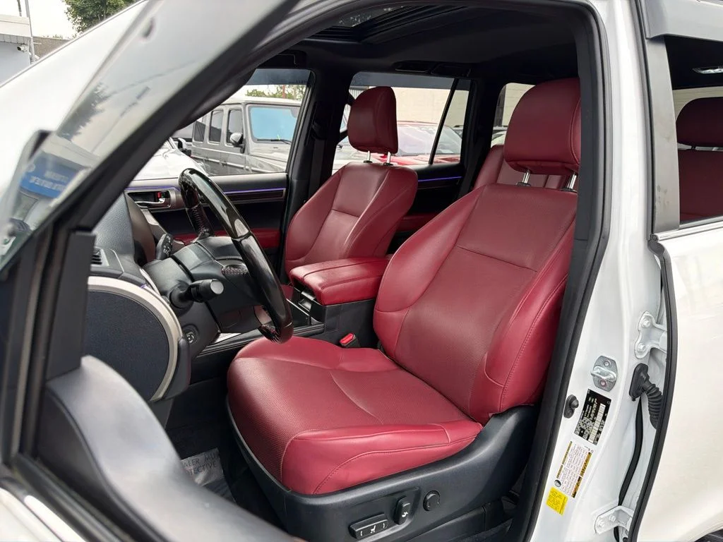 Used 2021 White Lexus 460 image 31