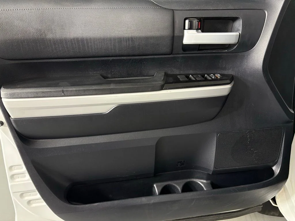 Used 2019 White Toyota SR5 image 13