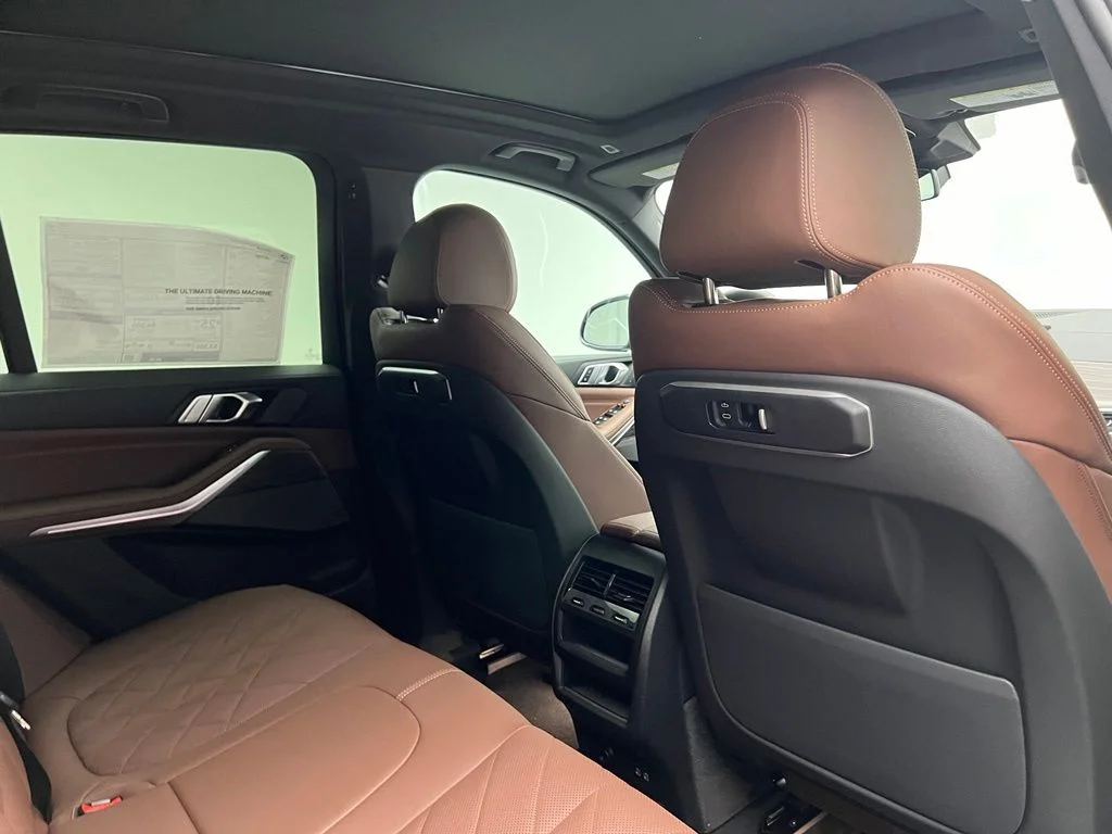 New 2026 Manhattan Green Metallic BMW sDrive40i image 8