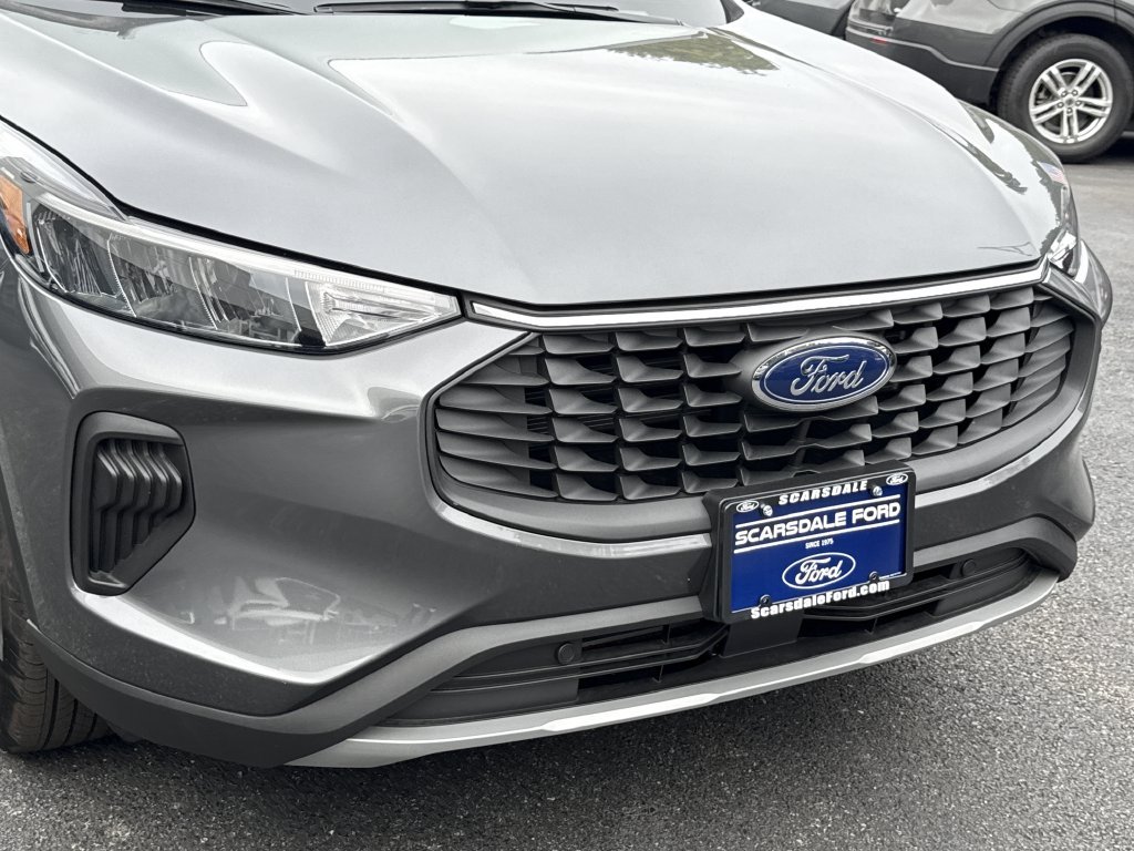 Used 2023 Gray Ford Active image 8
