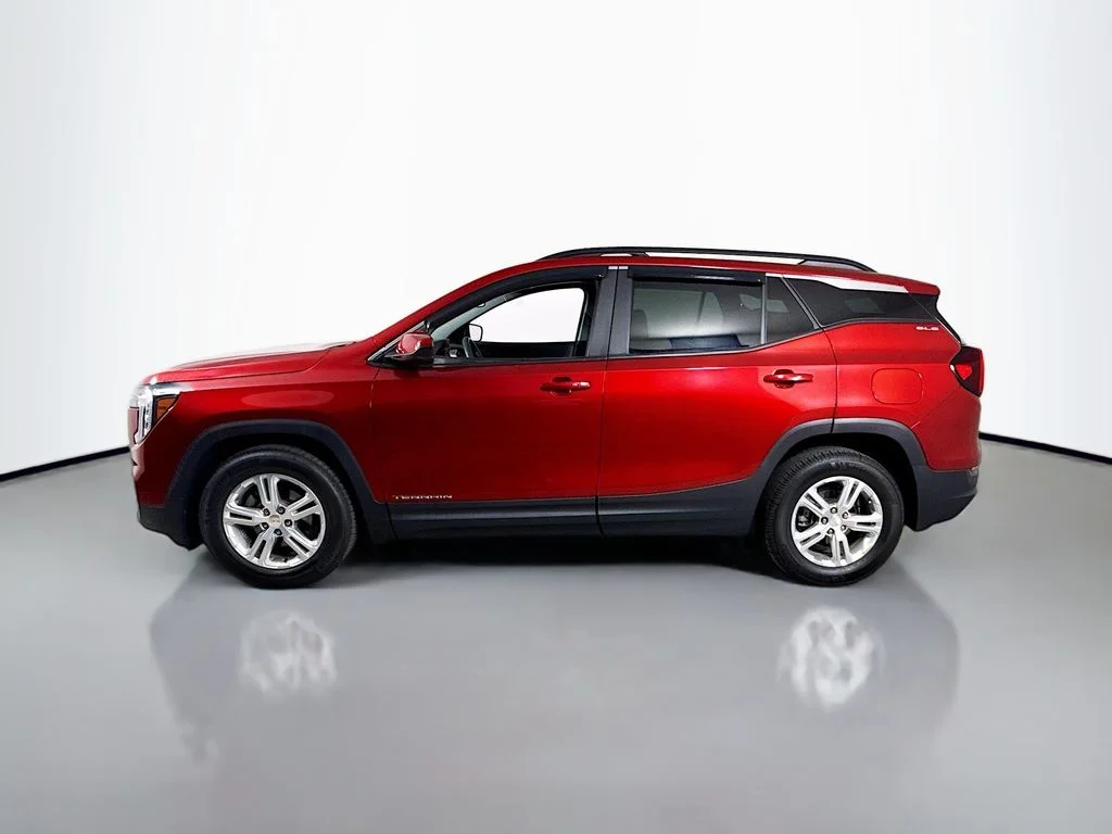 Used 2022 Cayenne Red Tintcoat GMC SLE image 9