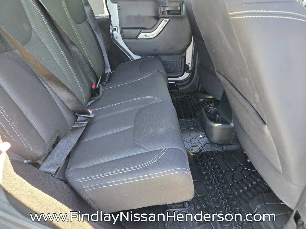 Used 2017 Silver Jeep Unlimited Rubicon image 14