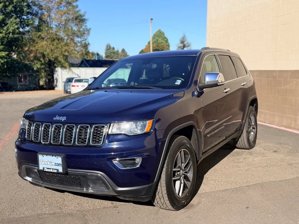 Used 2018 True Blue Pearlcoat Jeep Limited image 12