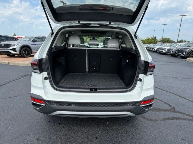 New 2026 Pure White Volkswagen 1.5T SE image 3