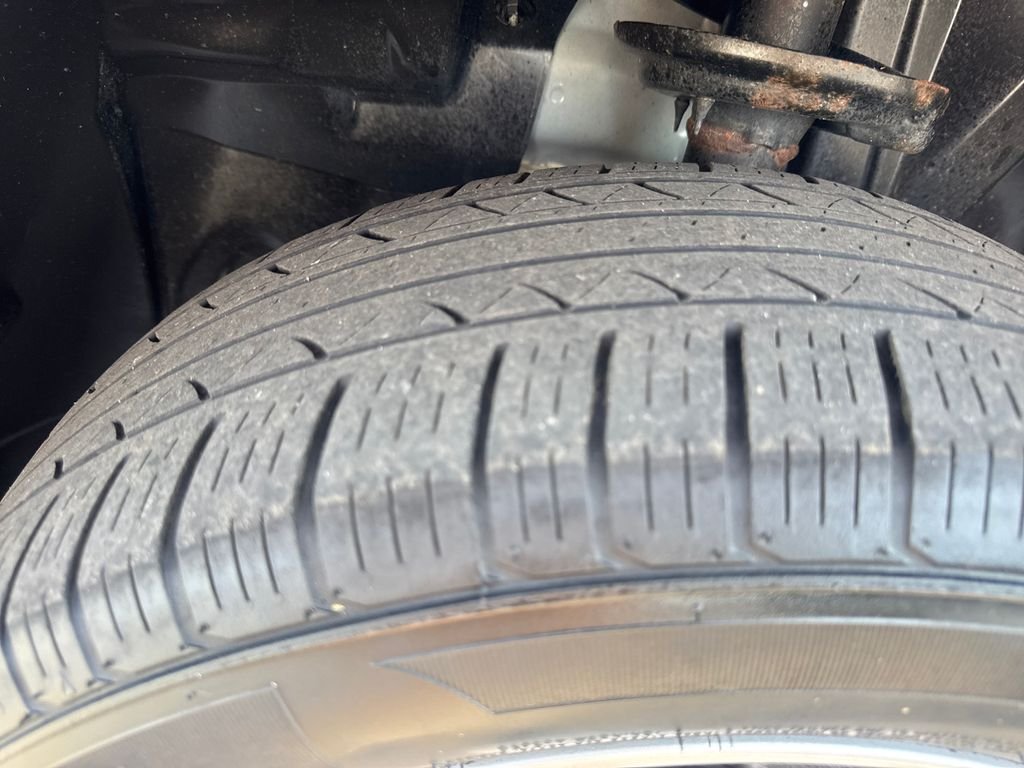 Used 2020 Green Jeep Latitude image 29