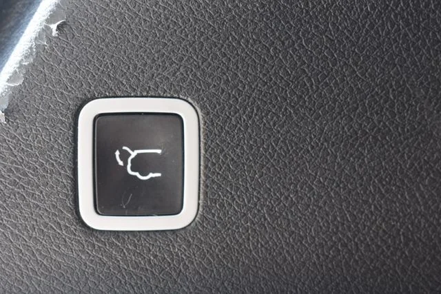 Used 2019 White Chrysler Touring L image 20