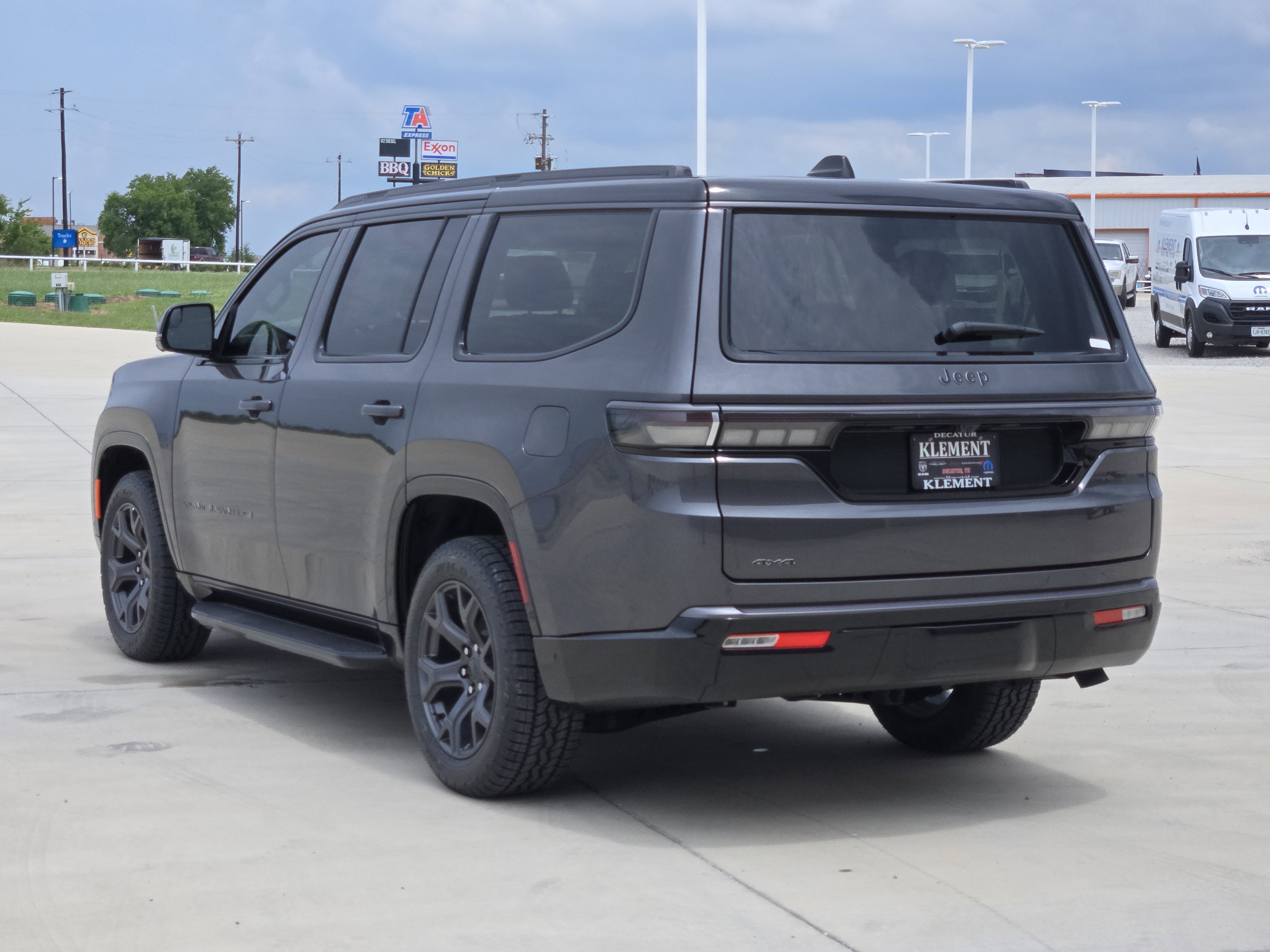 New 2026 Baltic-Gray Metallic Clear-Coat Exterior Paint Jeep Upland image 4