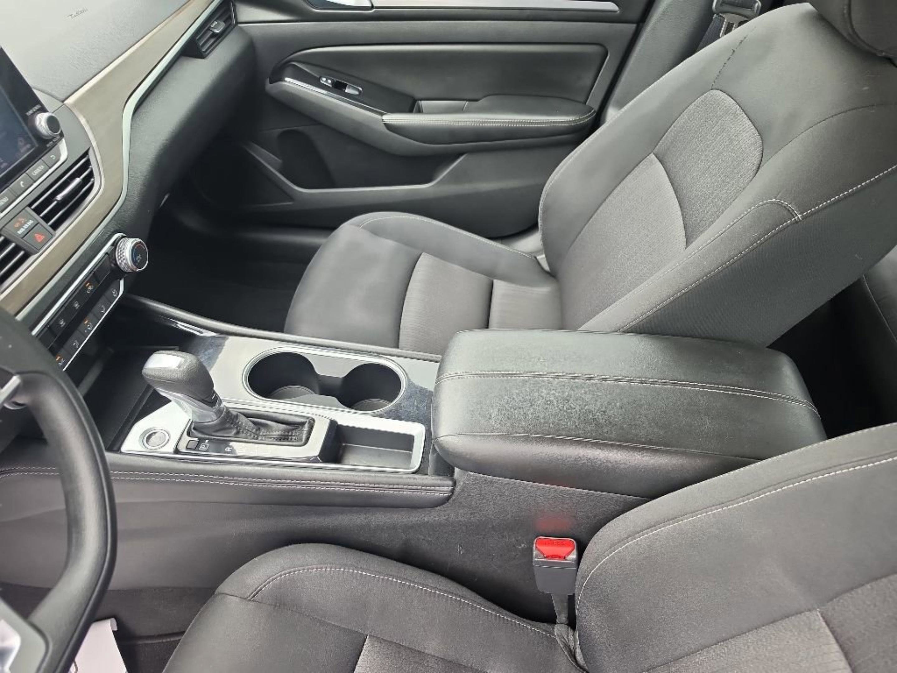 Used 2023 Red/red Nissan 2.5 SV image 18