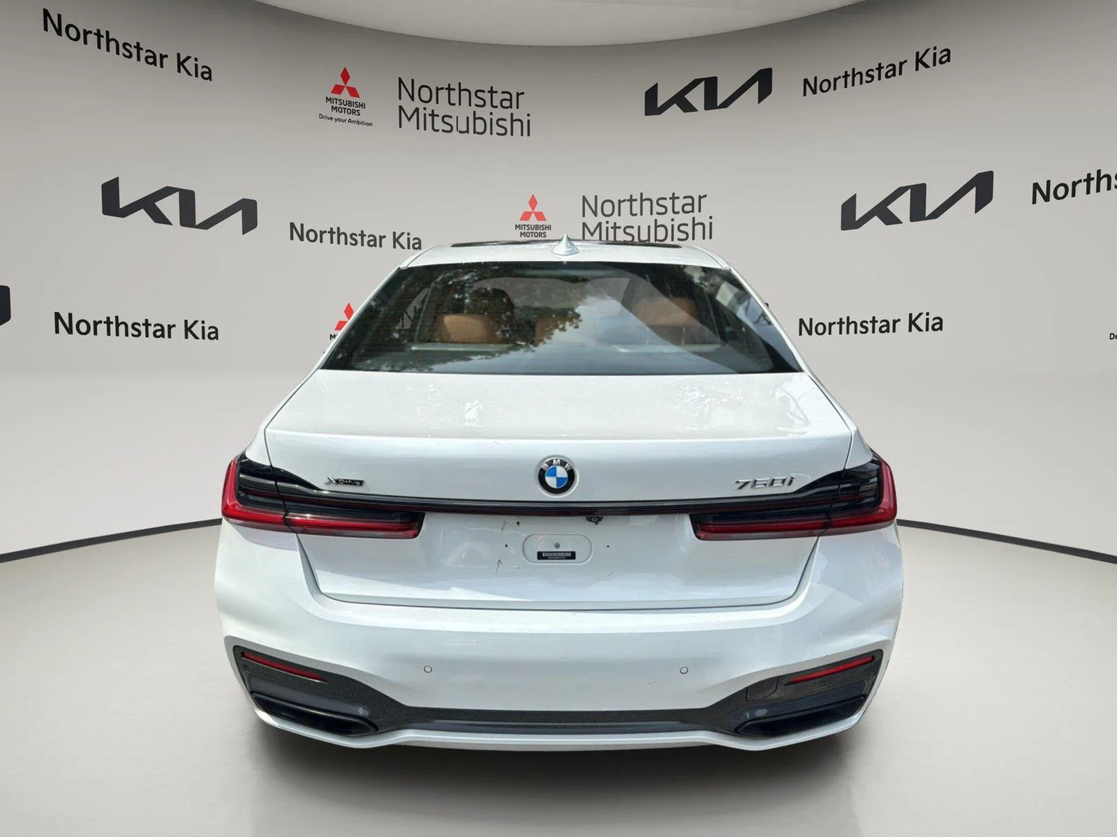 Used 2021 Mineral White Metallic BMW 750i xDrive image 4