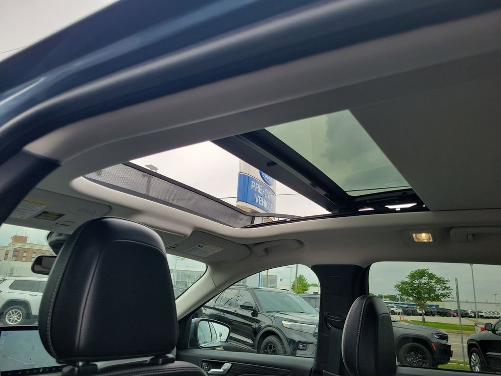 Certified Used 2023 Vapor Blue Ford Platinum image 14