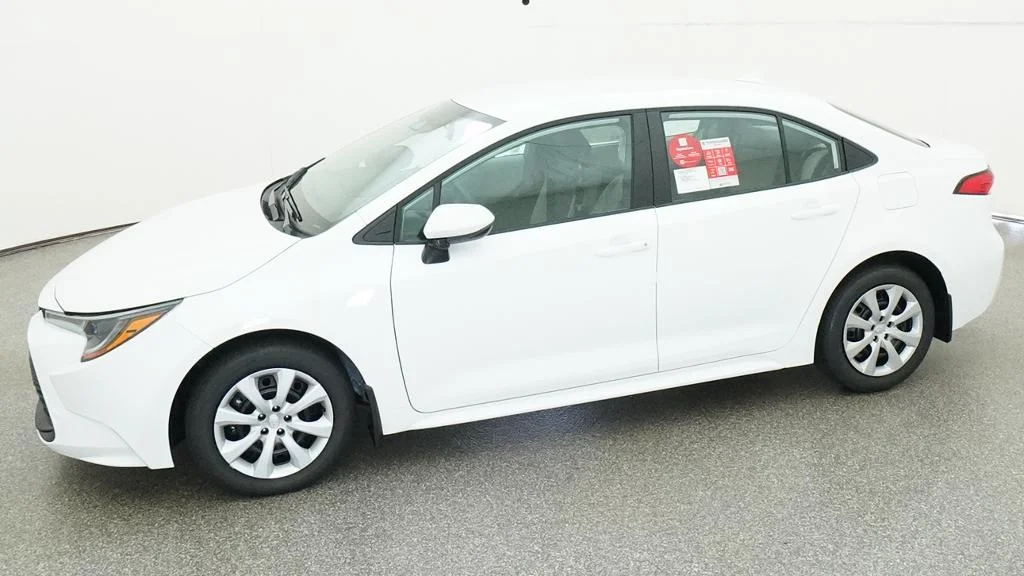 New 2027 Ice Cap Toyota LE image 5
