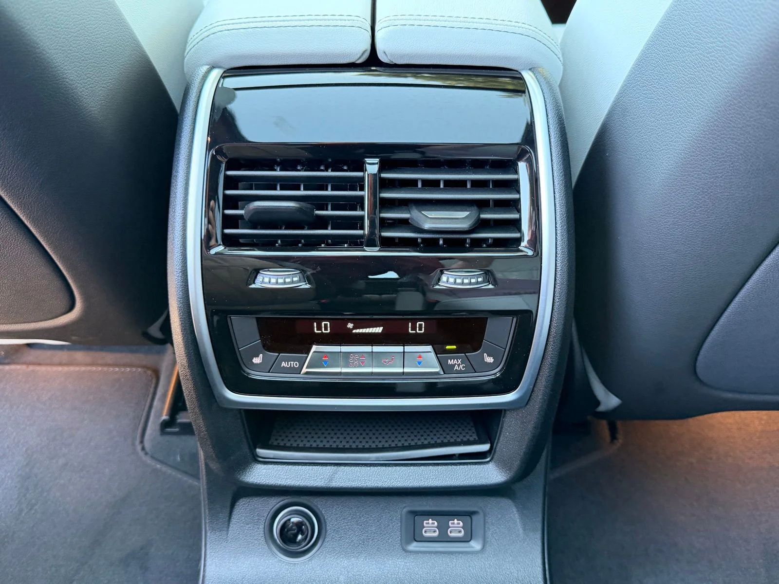 New 2027 Mineral White Metallic BMW xDrive40i image 16