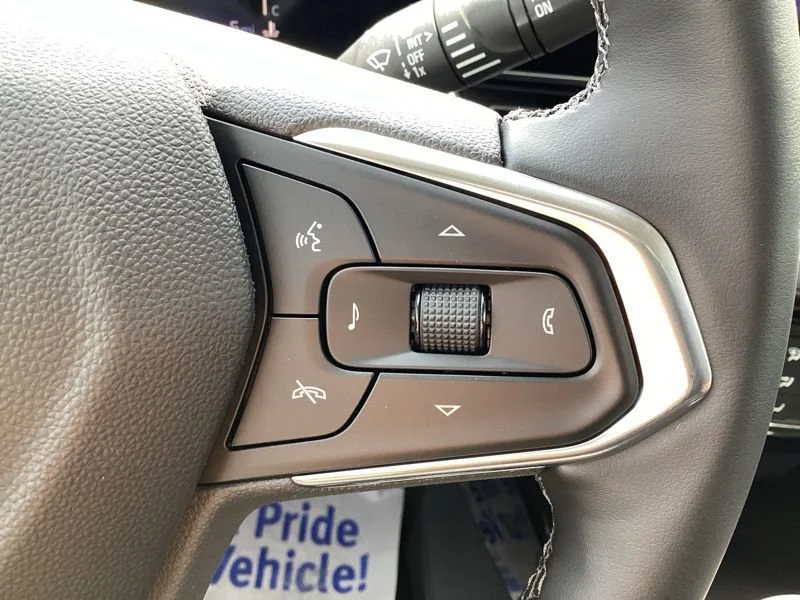 New 2026 Mosaic Black Metallic Chevrolet ACTIV image 28