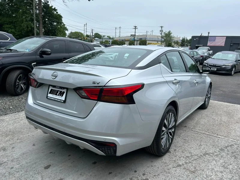 Used 2024 Silver Nissan 2.5 SV Sedan 4D image 9