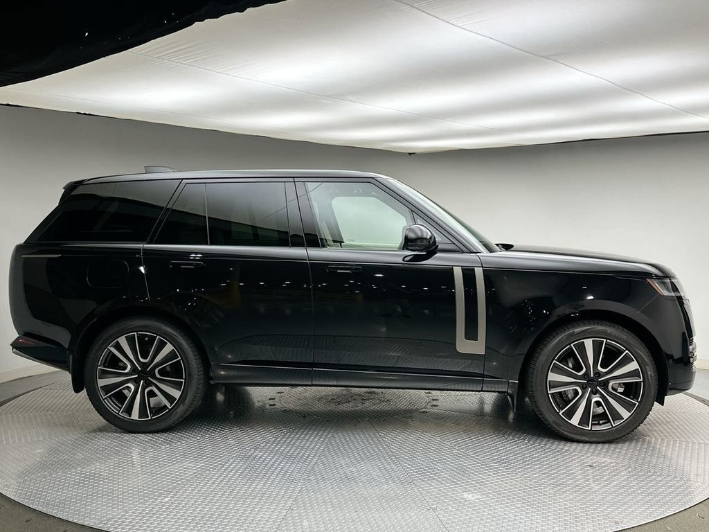 New 2026 Santorini Black Land Rover SE image 4