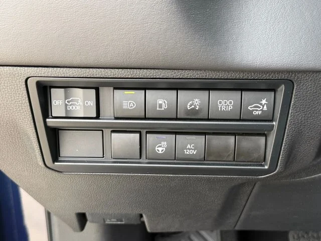 Certified Used 2024  Toyota Platinum image 21