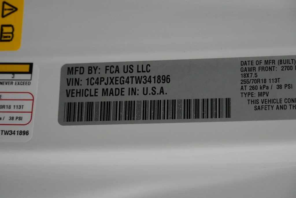 New 2026 Bright White Clear-Coat Exterior Paint Jeep Sahara image 40