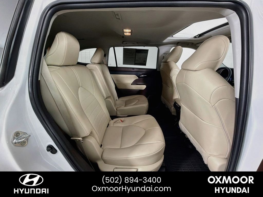 Used 2022 Wind Chill Pearl Toyota Hybrid XLE image 29
