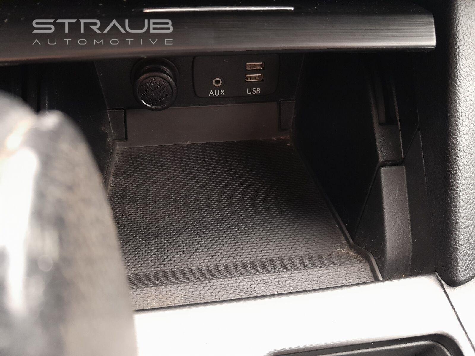 Used 2018 Crystal Black Silica Subaru Premium image 25