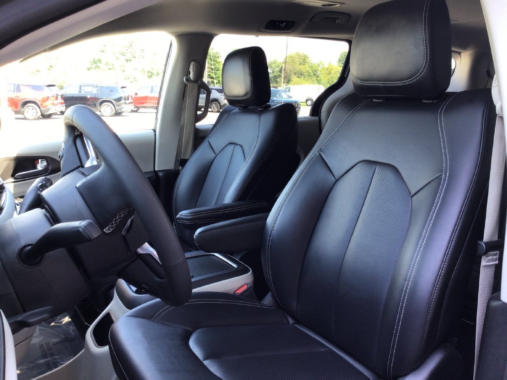 Used 2024 Silver Chrysler Touring L image 24